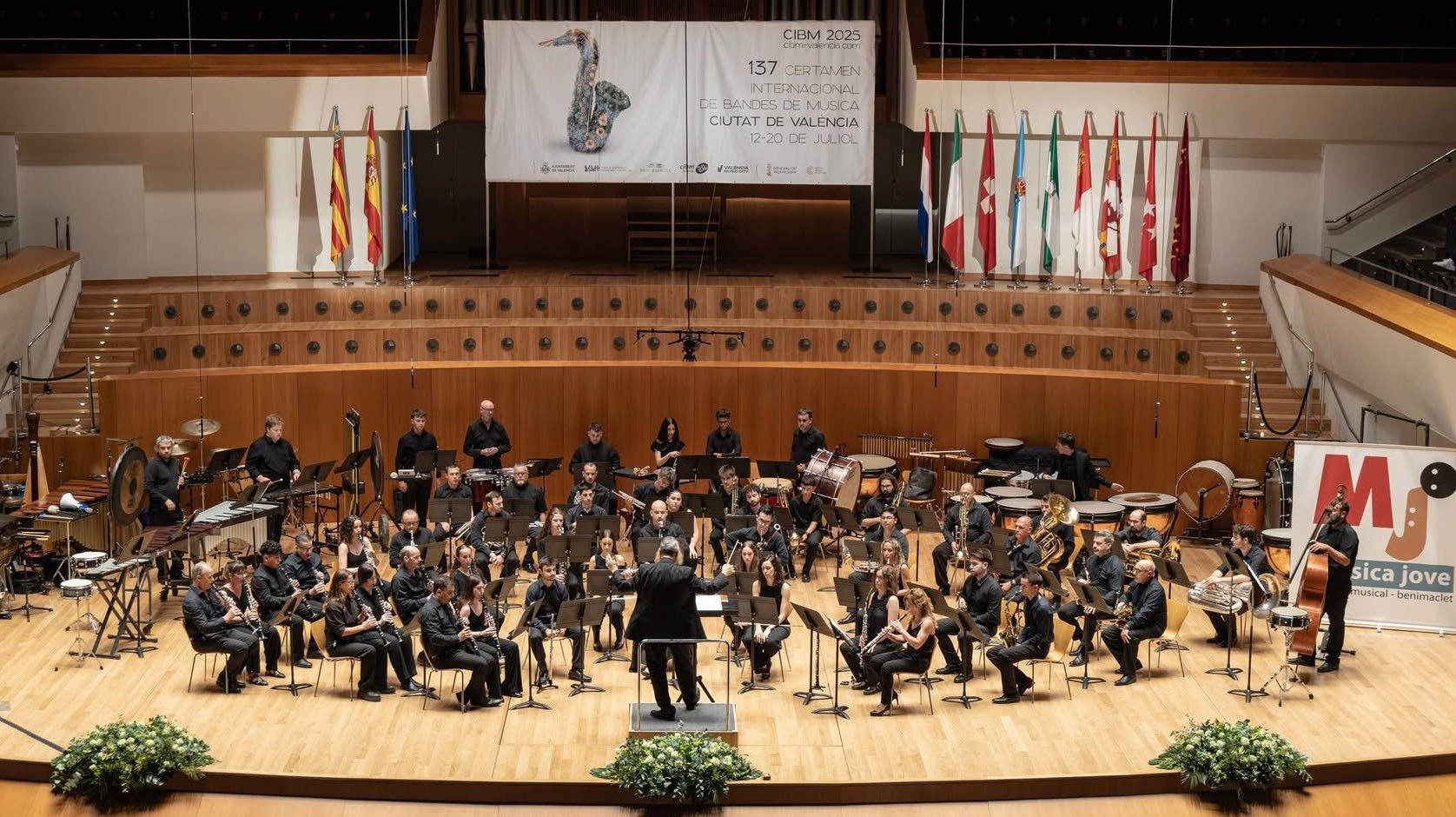 Más de cien bandas de música